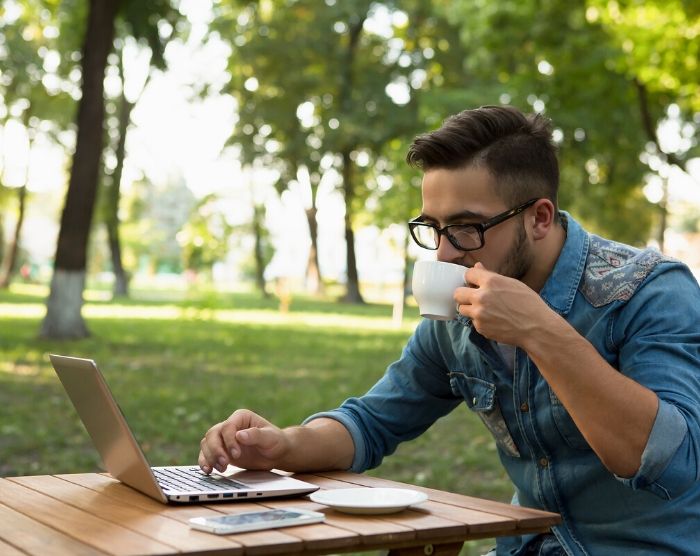 Man reading email about 401K planning.